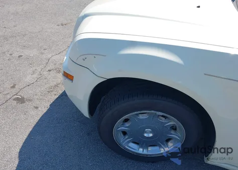 2005 Chrysler 300 Touring z USA, uszkodzony, nr VIN 2C3JA53G55H665300